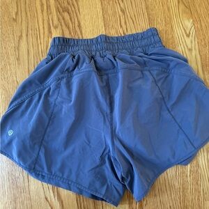 Lululemon Tracker Mid-rise 4inch grey shorts